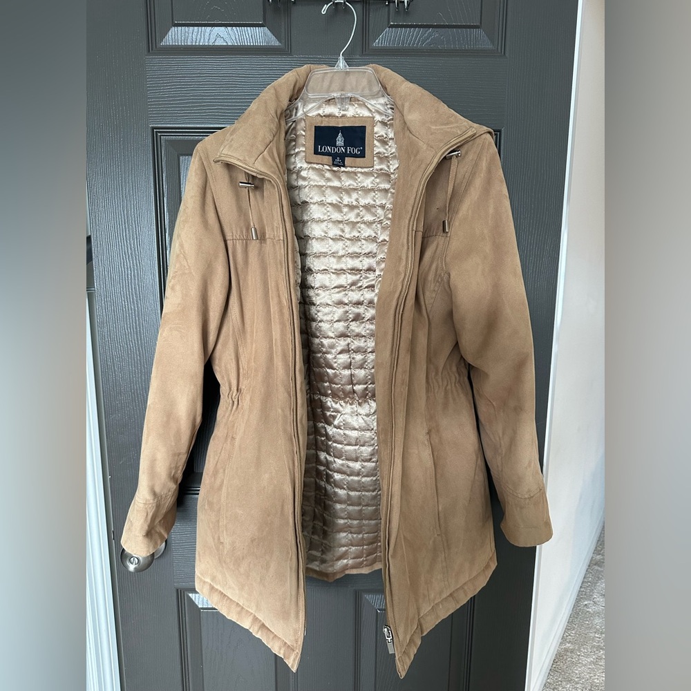 London Fog Tan/Camel Coat – Size Small
